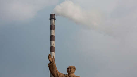 Impactante demolición de una planta eléctrica en China (VIDEO)