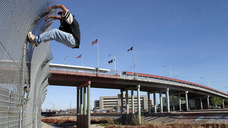 "Los peores días de mi vida": repatrian de EE.UU. a reportero mexicano amenazado de muerte