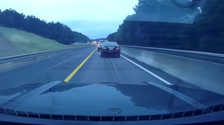 Se cree el rey de la carretera hasta que el karma lo castiga donde más le duele