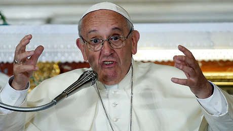 El papa Francisco, contra los sacerdotes 'wikipedia'