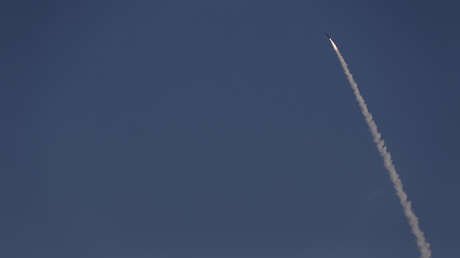 Israel lanza un misil sobre el mar Mediterráneo (VIDEO)