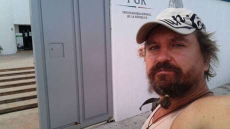  El #LordNaziRuso enfrenta cargos por homicidio tras ser trasladado a prisión 