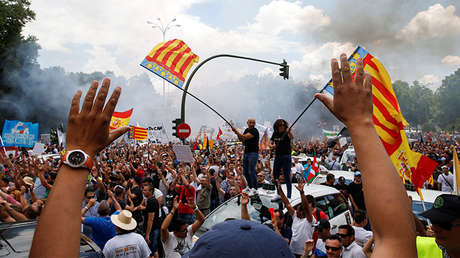 Los taxistas en España, en pie de guerra: manifestación contra la "competencia desleal"