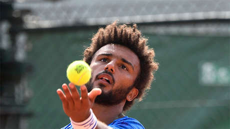 VIDEO: Un tenista francés acosa a una reportera en directo
