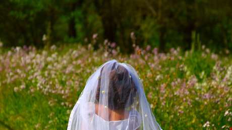 Un sacerdote viola a una niña de 10 años (y como si fuera poco, la obligan a casarse con él)