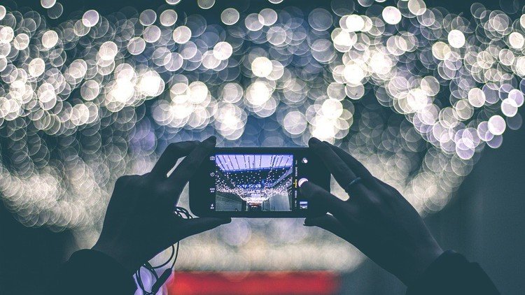 Médicos alertan sobre una enfermedad causada por los celulares