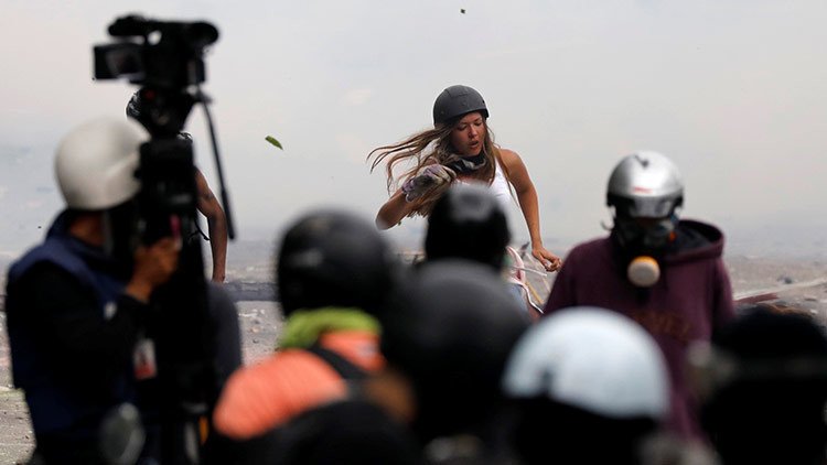 Guarimba contra periodistas: el necesario estado de desinformación 