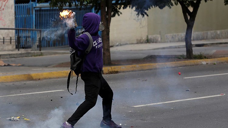 Menor de edad entrenado por grupos violentos revela qué hay detrás de las protestas en Venezuela