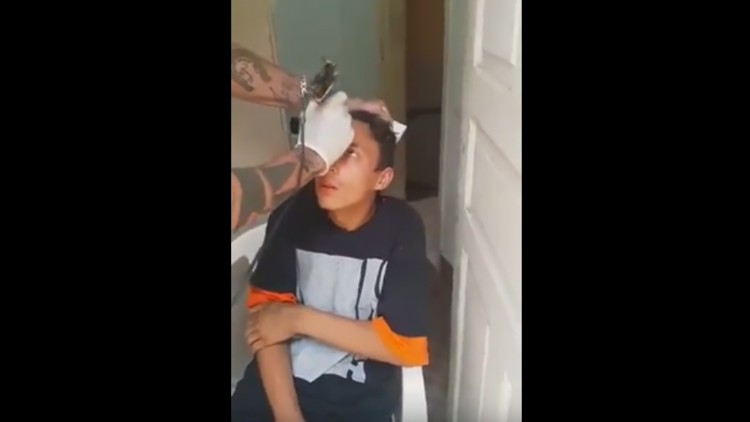 Entra a robar en un estudio de tatuajes y le hacen uno gratis para que escarmiente 