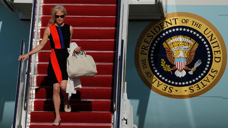 Una asesora de Trump habría filtrado datos confidenciales a los medios 