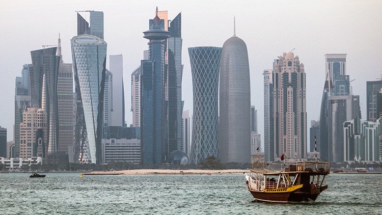 Salvar al 'vecino': Irán envía casi mil toneladas de alimentos a Catar