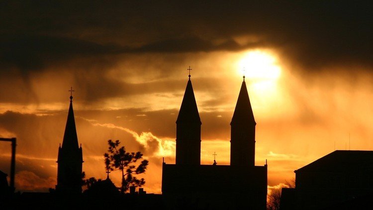 La caída de la Iglesia Católica en España