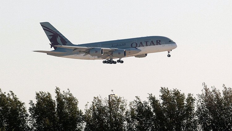 Un empresario catarí enviará 4.000 vacas en aviones para suplir la falta de la leche por el bloqueo