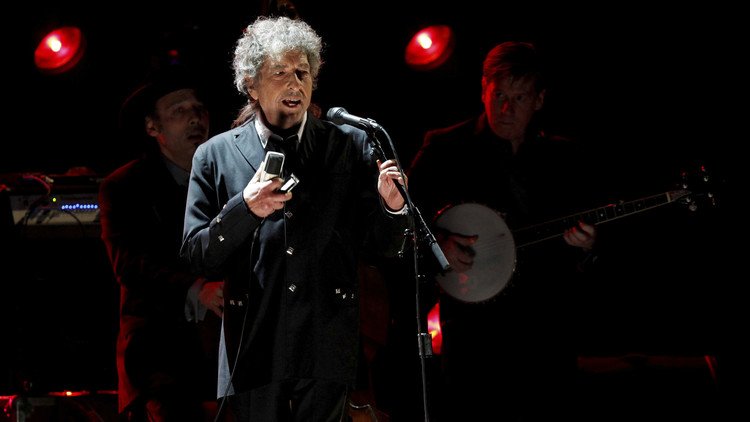 Un ganador del premio Nobel de Literatura es acusado de plagio