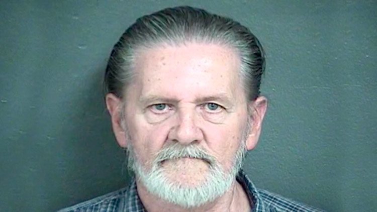 Roba un banco para escapar de su esposa y es condenado a arresto domiciliario