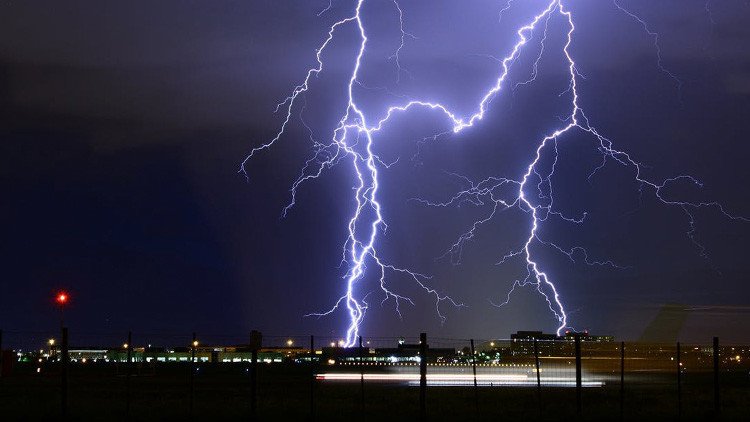 Turquía: Un Boeing 737 regresa al aeropuerto de partida tras ser alcanzado por un rayo (foto)
