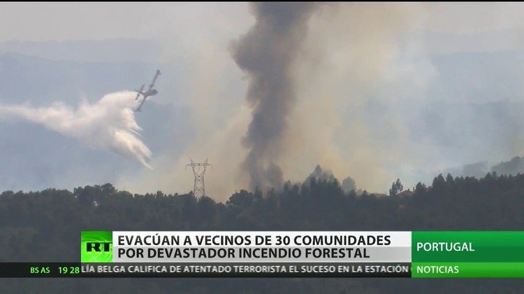 Evacúan 30 comunidades por el devastador incendio forestal en Portugal - RT