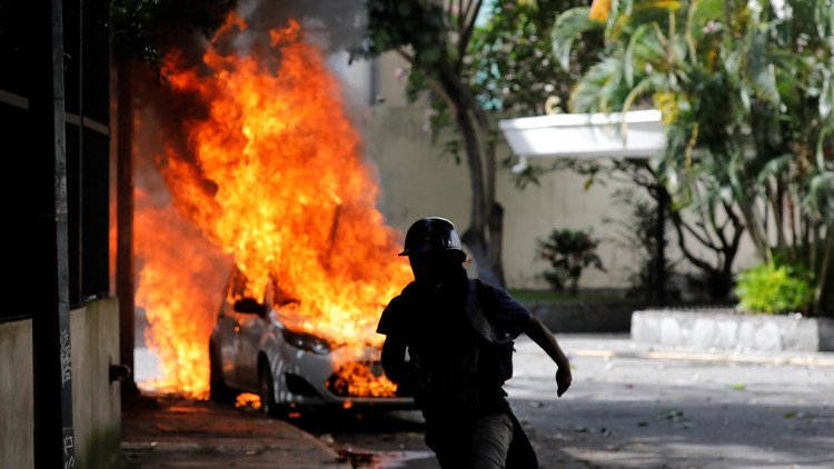 Ministro de Interior confirma muerte de joven durante asedio a base militar en Caracas