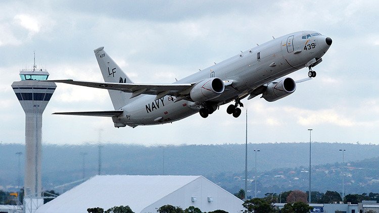 En primera fila: Avión militar de EE.UU. sigue de cerca el ataque de buques rusos al Estado Islámico