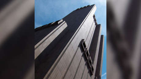 ¿Pero esto qué es?: Tom Hanks se topa en Nueva York con el rascacielos "más aterrador" (FOTO)