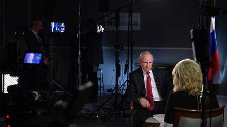 Video: Putin ironiza sobre sus contactos con un asesor clave de Trump