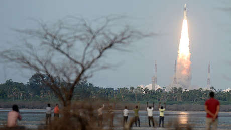 India lanza un cohete que pesa como 200 elefantes