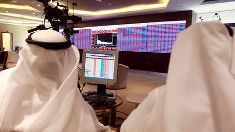 El rial catarí cae a su mínimo de ocho años