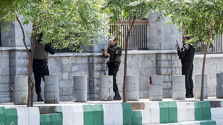 Los terroristas entraron en el Parlamento iraní vestidos de mujer