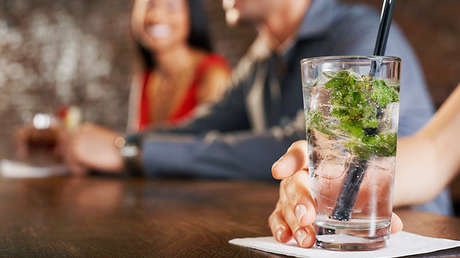 Se solicita camarera "sin novio celoso": anuncio sexista de un bar español causa polémica