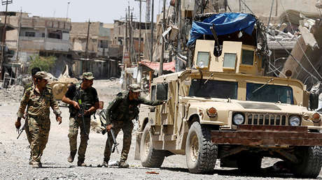 Hallan en una fosa común en Irak los restos de 300 víctimas del Estado Islámico