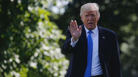 Trump vuelve a arremeter contra determinados medios ante preguntas clave sobre Comey (Video)