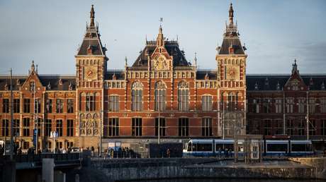 Auto embiste a varios peatones en Ámsterdam dejando al menos 5 heridos (Video)