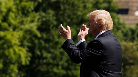 Vivan los novios: Trump sorprende a una pareja apareciendo en su boda sin invitación (Video y fotos)