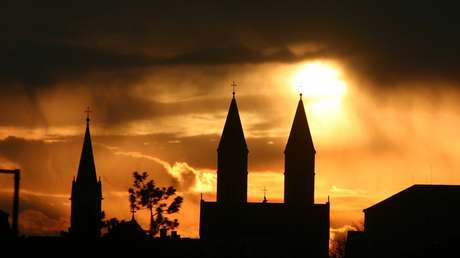 La caída de la Iglesia Católica en España
