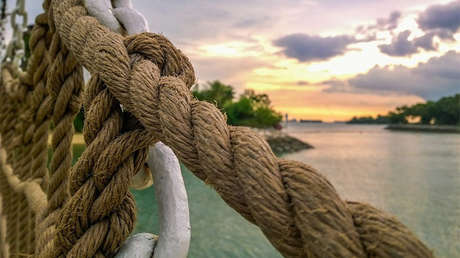 Video: Más de 30 heridos al descolgarse un puente peatonal en Ecuador