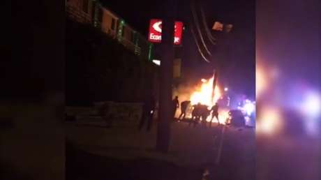 EE.UU.: Un viandante hispano termina en llamas durante una persecución policial
