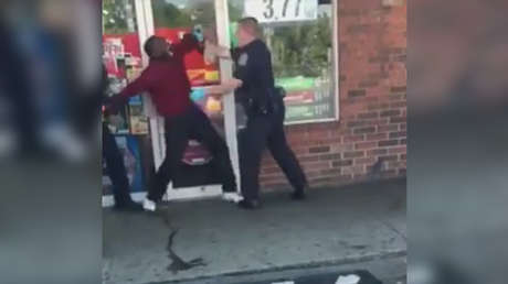 Una droga sintética lo convierte en un 'zombie' y la emprende a mordiscos con dos policías