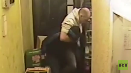 Un vendedor somete heroicamente a un ladrón que lo ataca 'sin piedad' con un cuchillo