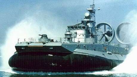 Nuevos 'bisontes': Rusia vuelve a fabricar deslizadores Zubr para sus infantes de Marina (Video)