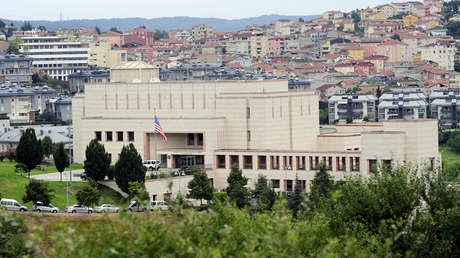 Un hombre dice portar una bomba y amenaza con explotarse cerca del consulado de EE.UU. en Estambul