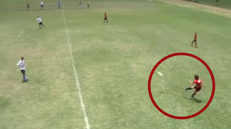 Brasil presenta a Lucianinho, el niño de 12 años que deslumbra en las canchas de fútbol (Video)