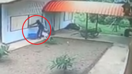 La inesperada e inolvidable sorpresa que encontró este ladrón al entrar a una casa