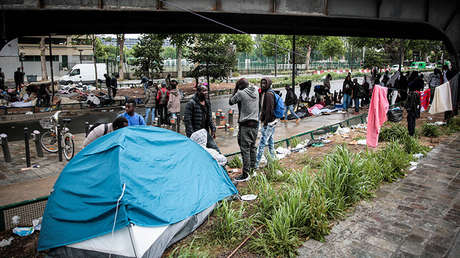 Vecinos y grupos proinmigrantes de París se dividen por denuncias de acoso sexual (Fotos)