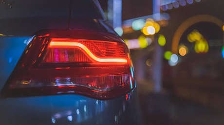 Dos niños mueren luego de que su madre los encerrara en un coche para "darles una lección"