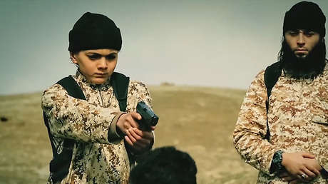 Un nuevo video brutal del EI muestra cómo niños ejecutan a prisioneros en Afganistán