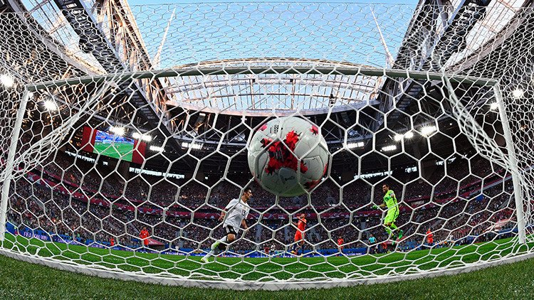 Marcelo Díaz compara su error en la final de la Confederaciones con la trágica muerte de su hermano