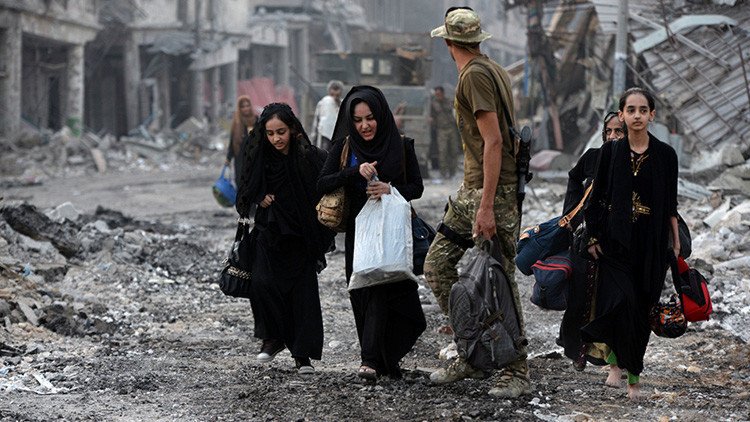 FUERTE VIDEO: Francotiradores del Estado Islámico se divierten matando a civiles que tratan de huir