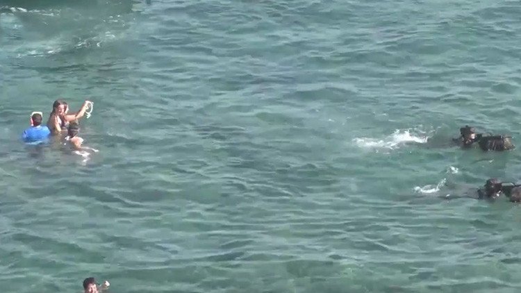 VIDEO: Un 'desembarco' del Ejército español en la costa catalana sorprende a los bañistas
