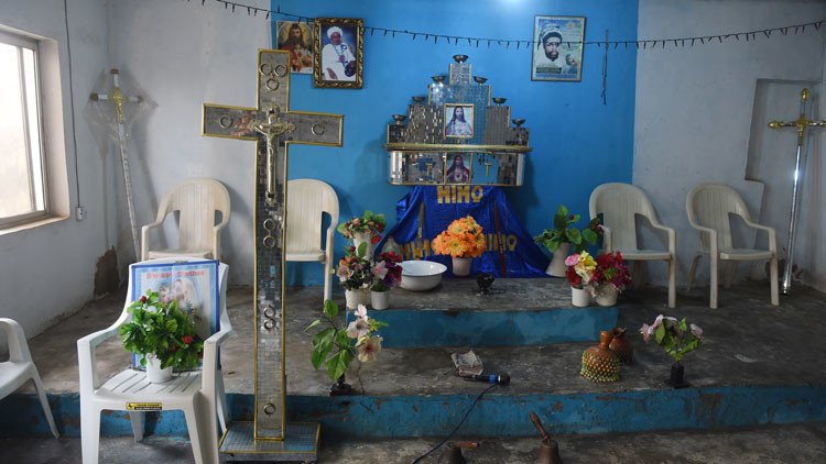 Una banda que aplasta los cráneos a familias aterroriza un país entero