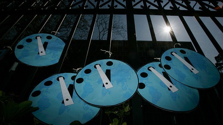 Faltan dos minutos y medio para el fin del mundo. Así funciona el 'Reloj del Apocalipsis'